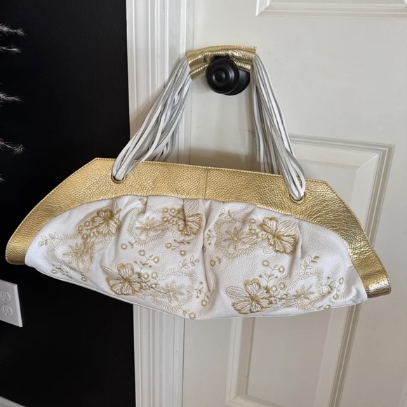 NWT Flora Bella White with Gold Floral Embroidered Oblong Leather Purse - Picture 2 of 12